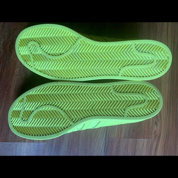 Pharrell Adidas Like New - Picture 4 of 8